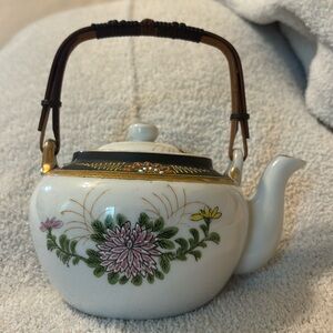 Vintage Japanese Porcelain Satsuma Flowers Blossom Marked Teapot